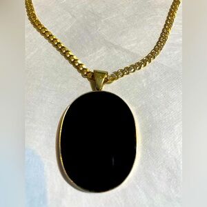 AUTHENTIC VINTAGE statement onyx (14k gold) pendant (with chain)